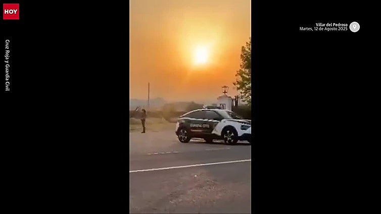 Un incendio en Castilla-La Mancha obliga a confinar una localidad cacereña y a cortar tres carreteras