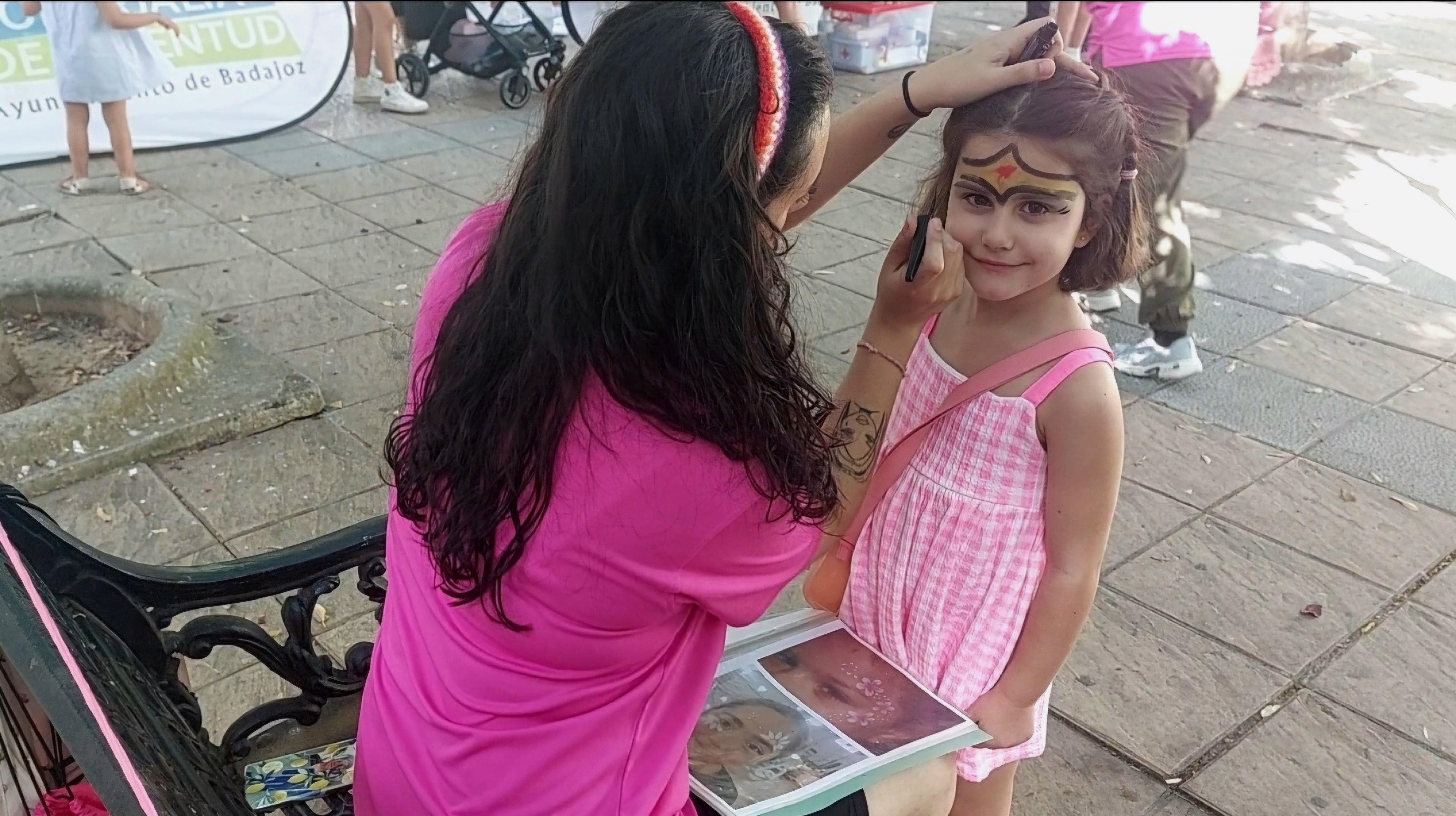 Usuaria en el taller de pintacaras.