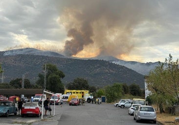 El fuego obliga a evacuar a 700 vecinos de Jarilla, Villar de Plasencia y Cabezabellosa y a cortar dos carreteras
