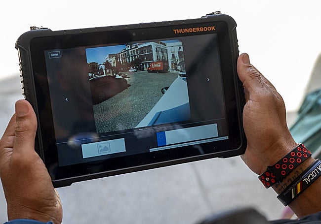 Así se aprecia la imagen en la PDA que va conectada al multacar.