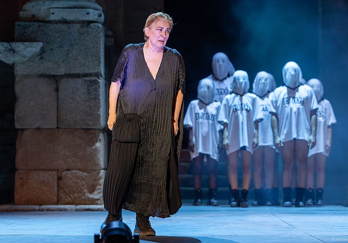 Isabel Ordaz, durante su interpretación como Hécuba en 'Las troyanas', en el Festival de Teatro de Mérida.
