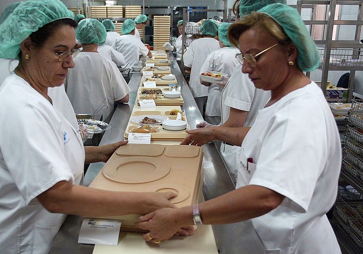 Preparación de comidas en un hospital en una imagen de archivo