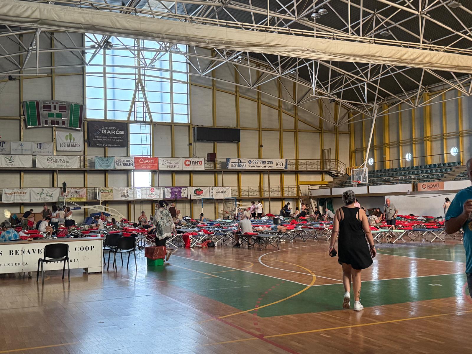 Vecinos de Jarilla, Villar de Plasencia y Cabezabellosa evacuados a Plasencia por el fuego. 