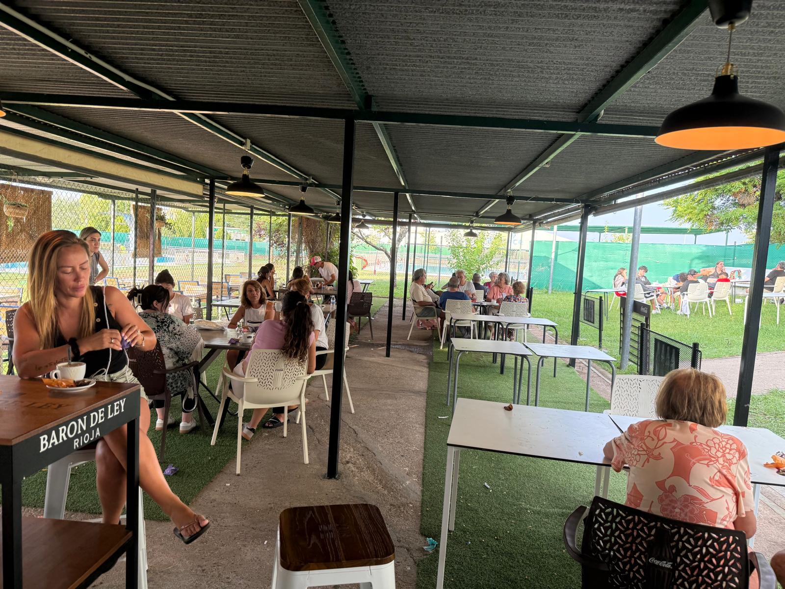 Vecinos de Jarilla, Villar de Plasencia y Cabezabellosa evacuados a Plasencia por el fuego. 