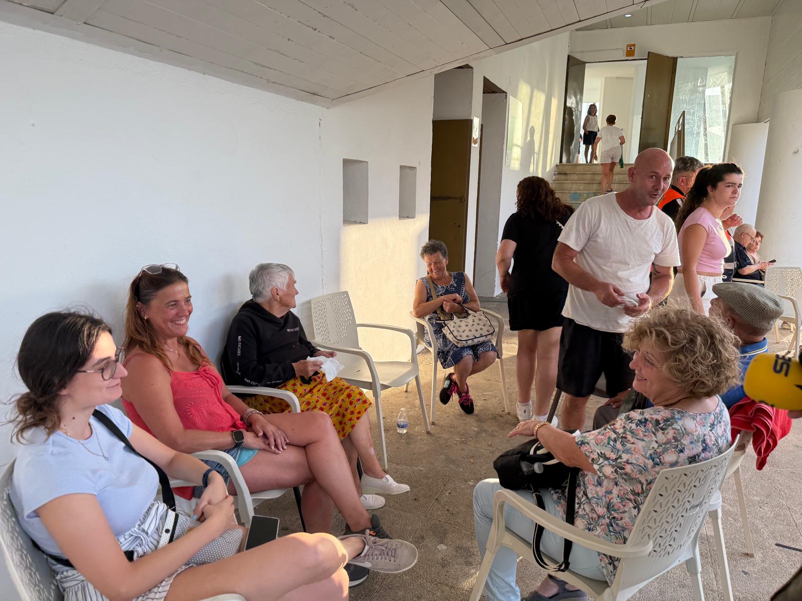 Vecinos de Jarilla, Villar de Plasencia y Cabezabellosa evacuados a Plasencia por el fuego. 