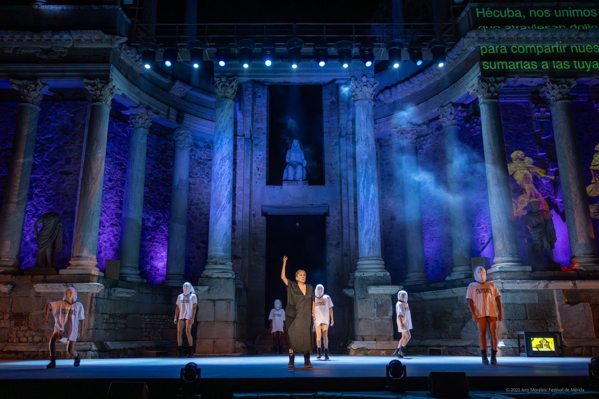 &#039;Las Troyanas&#039;, del Festival de Teatro de Mérida, en imágenes