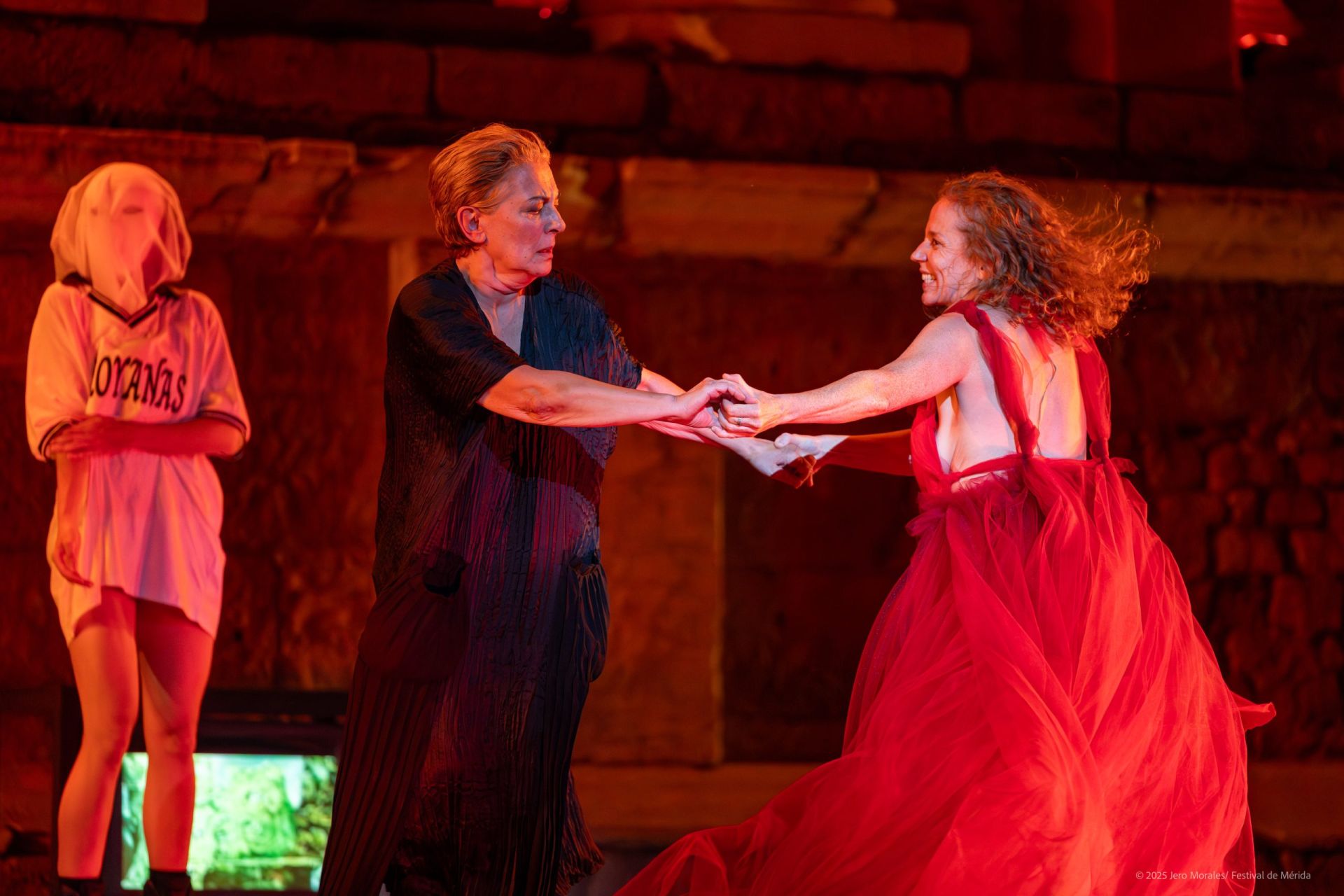 &#039;Las Troyanas&#039;, del Festival de Teatro de Mérida, en imágenes