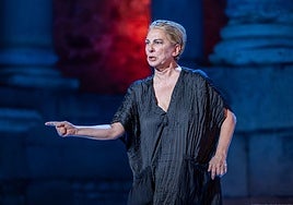Isabel Ordaz, esta noche, en el Teatro Romano de Mérida durante la representación de 'Las troyanas'.
