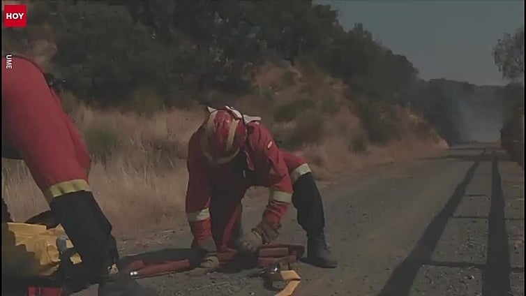 Así lucha la UME contra los focos secundarios del incendio forestal de Jarilla