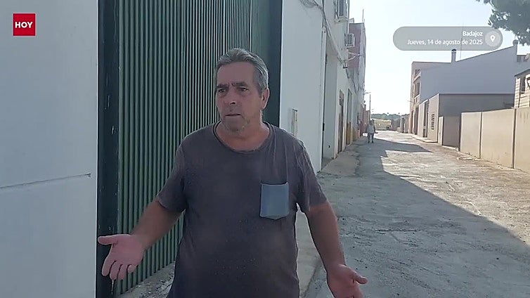 Los pacenses que asfaltaron su calle: "Pagamos como los demás pero nos las arreglamos solos"