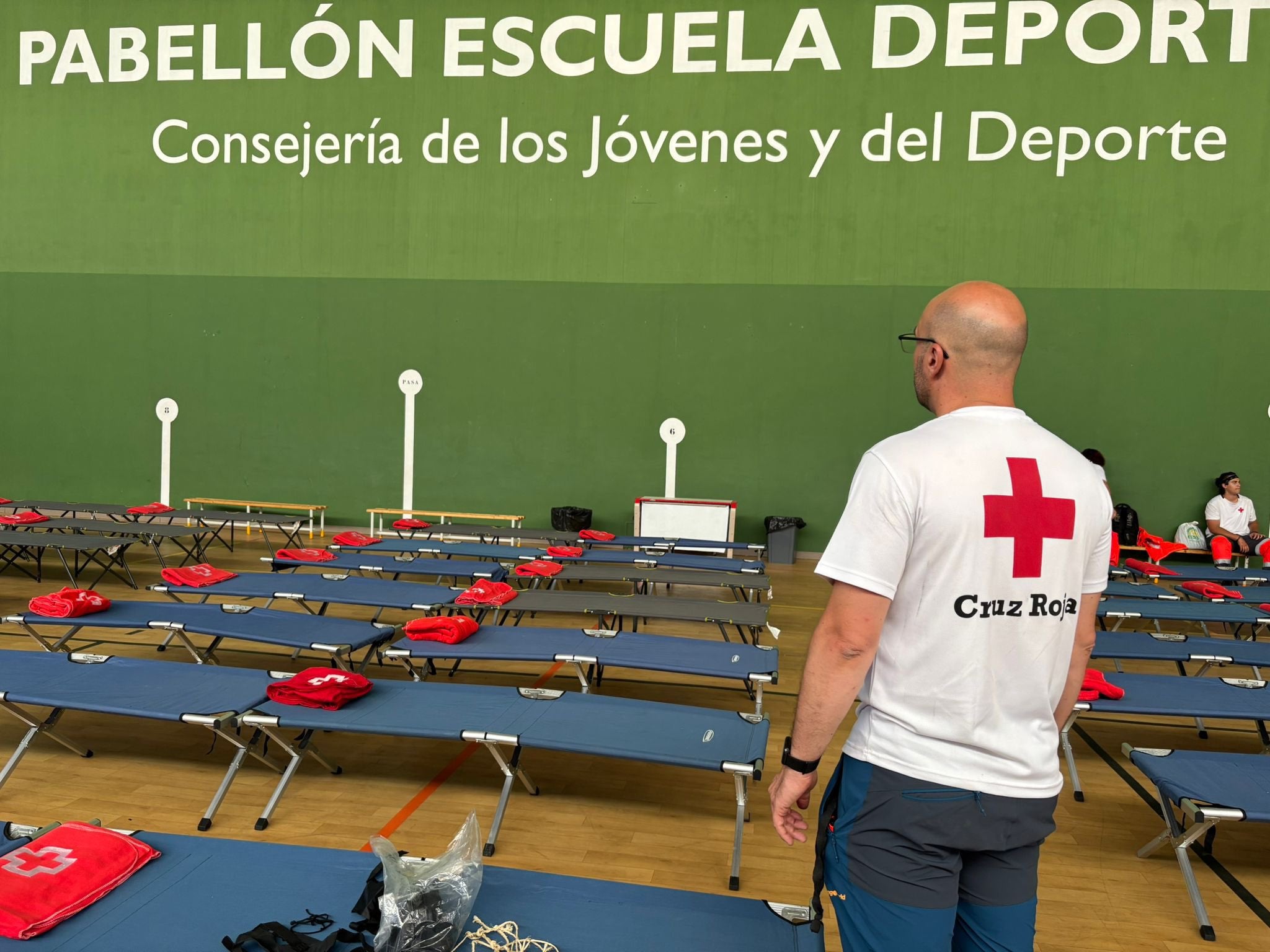 Cruz Roja despliega un centenar de voluntarios por el incendio de Jarilla