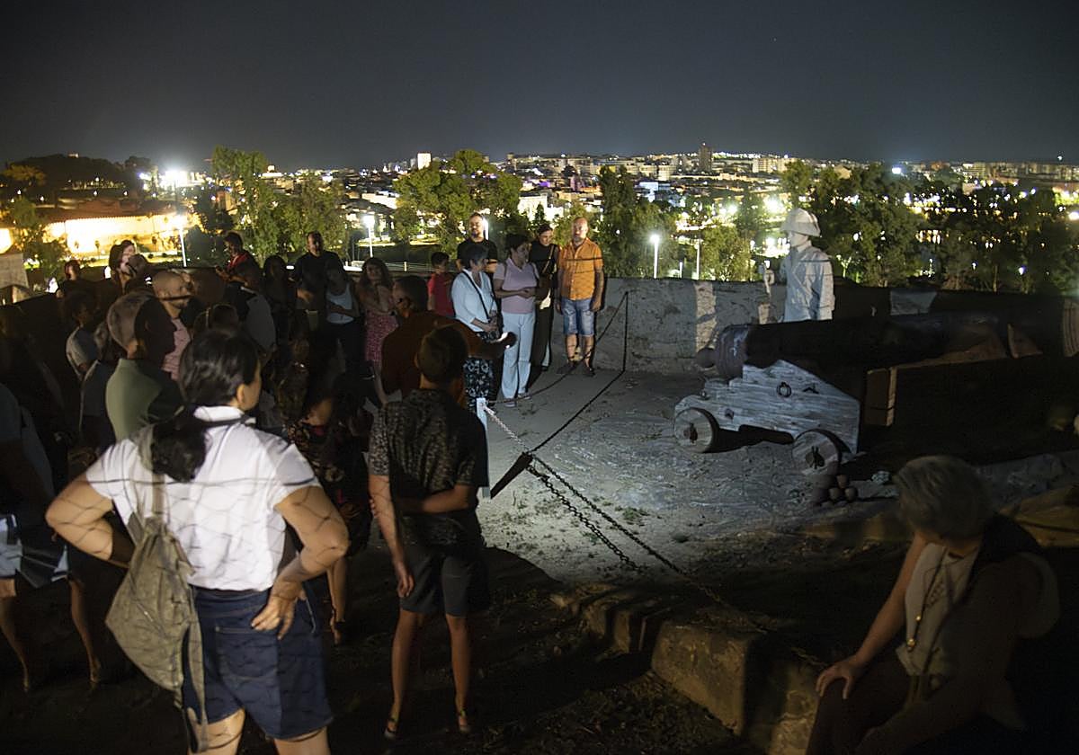 Los pacenses disfrutan de una noche de estrellas en el Fuerte de San ...