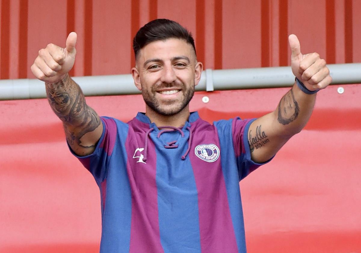 Gio Zarfino ya posa como nuevo jugador azulgrana.