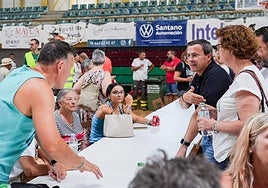 Miguel Ángel Gallardo ha visitado en Plasencia a los evacuados de Jarilla, Cabezabellosa y Villar de Plasencia.