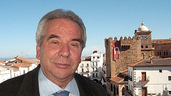 Cáceres decreta tres días de luto por la muerte de José María Saponi
