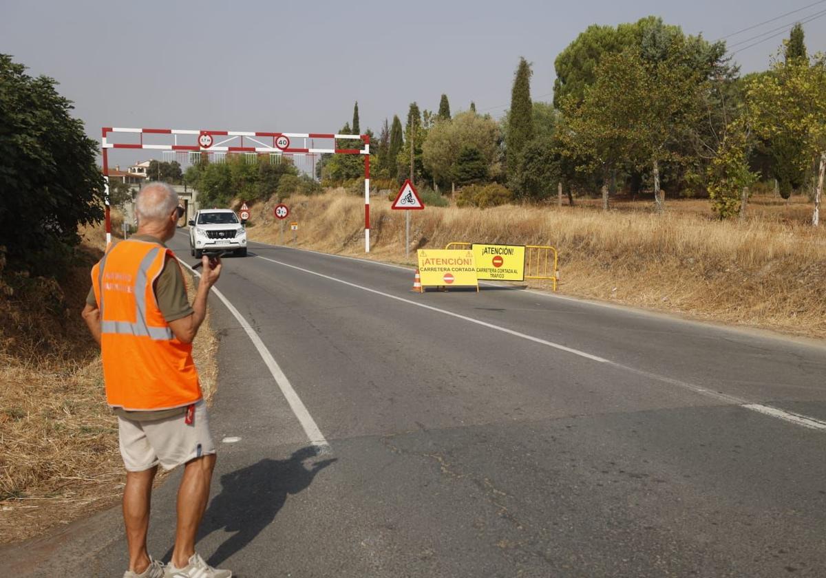 Cuatro carreteras cortadas este domingo por los incendios en Extremadura