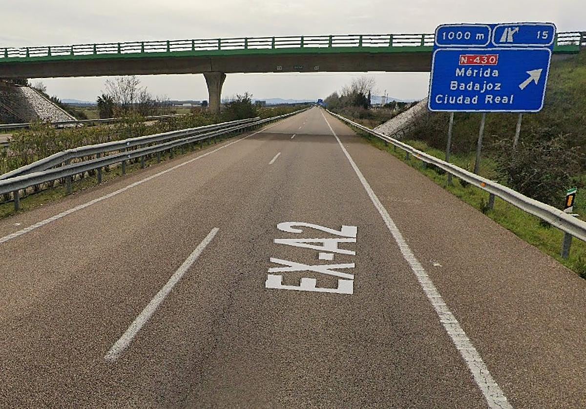 La colisión de dos vehículos se ha producido este sábado en la autovía de las Vegas Altas.