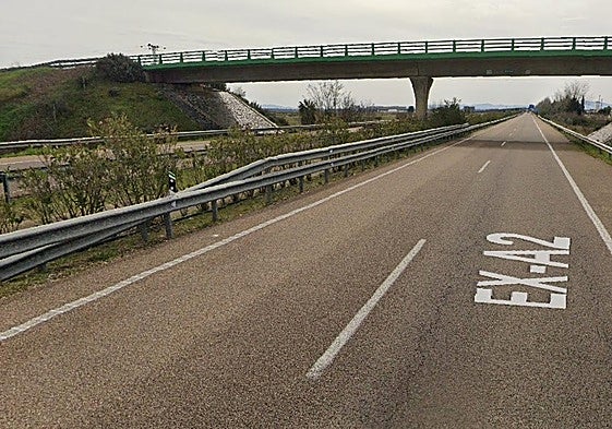 La colisión de dos vehículos se ha producido este sábado en la autovía de las Vegas Altas.