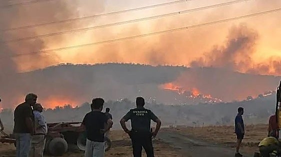Desactivado el nivel 1 en los incendios de Llerena y Burguillos del Cerro
