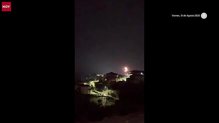 Polémica por los fuegos artificiales en Jaraíz de la Vera durante el incendio de Cuacos de Yuste