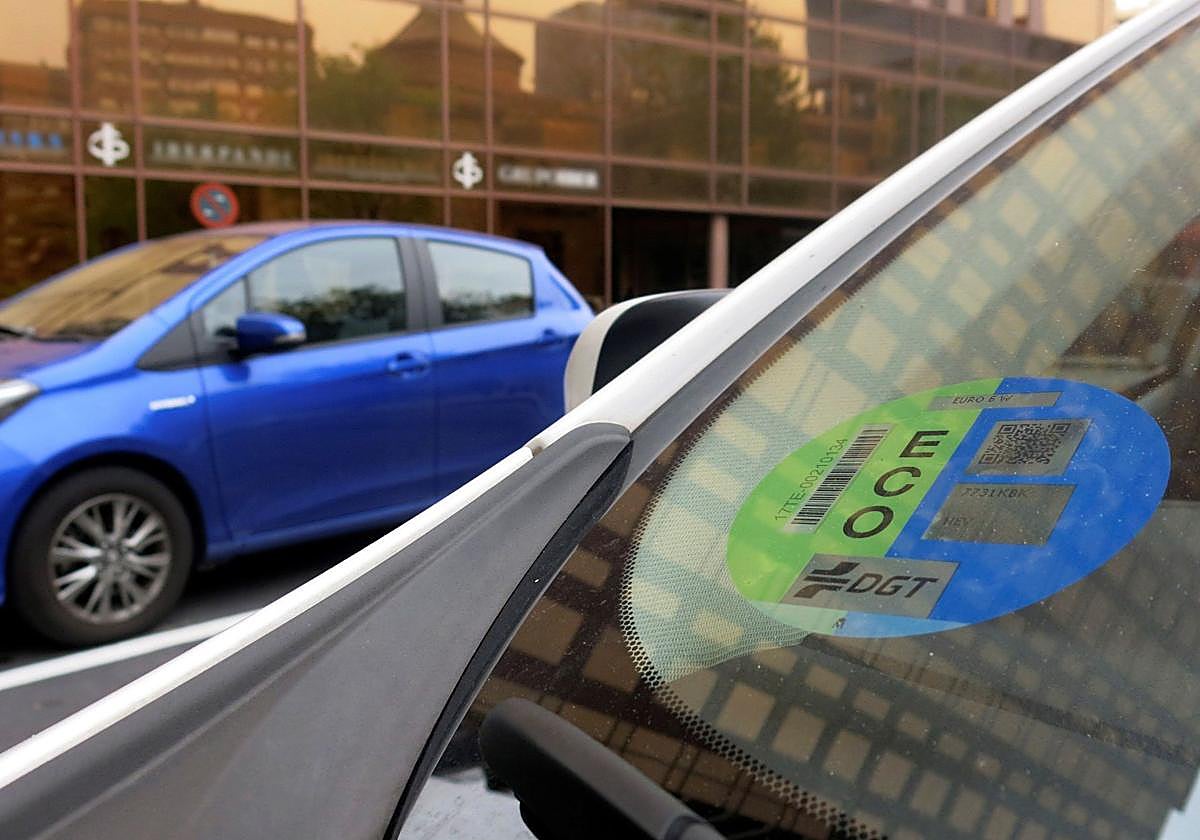 Distintivo ambiental de la Dirección General de Tráfico (DGT).