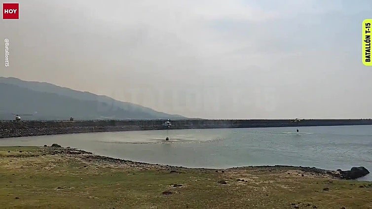Carrusel de helicópteros para consolidar el incendio de Jarilla