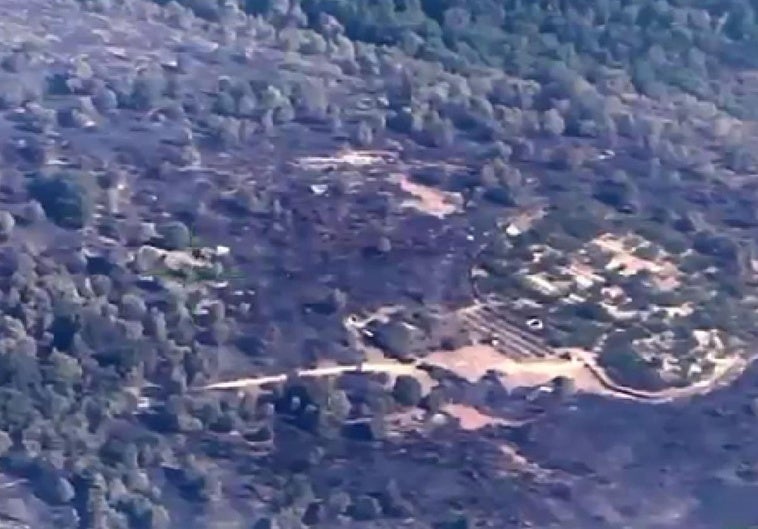 La Guardia Civil sobrevuela la zona afectada por el incendio de Jarilla para detectar posibles reactivaciones