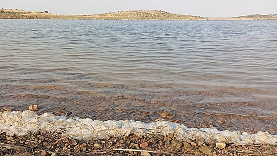 El embalse de Alange almacena 2,5 veces más de agua que el año pasado