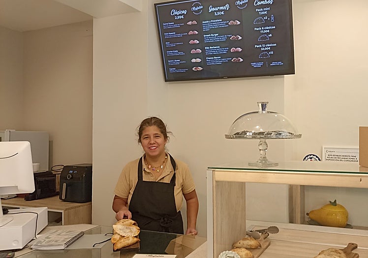 Esmeralda Blanco Laya abrió el 12 de agosto su tienda de empanadas Mafalda en la calle Pintores.
