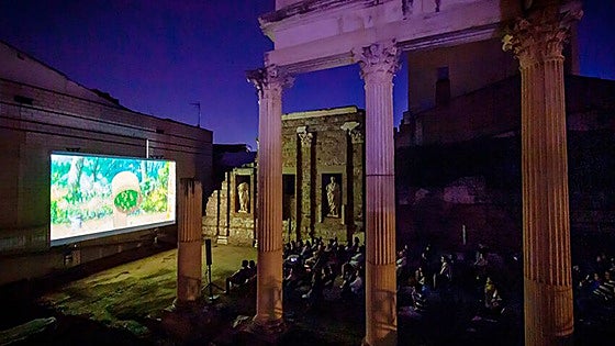 Proyección de Gladiator II en el pórtico del Foro Romano de Mérida