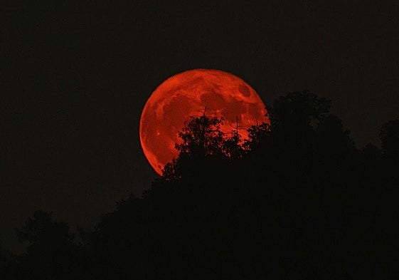 La 'Luna de Sangre' llega este domingo: dónde ver el eclipse lunar total en España