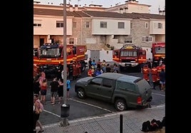 Los vecinos de Plasencia despiden entre aplausos y agradecimientos a los efectivos de la UME.