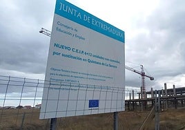 Obras en el colegio de Quintana de la Serena, uno de los que ahora se retoma.