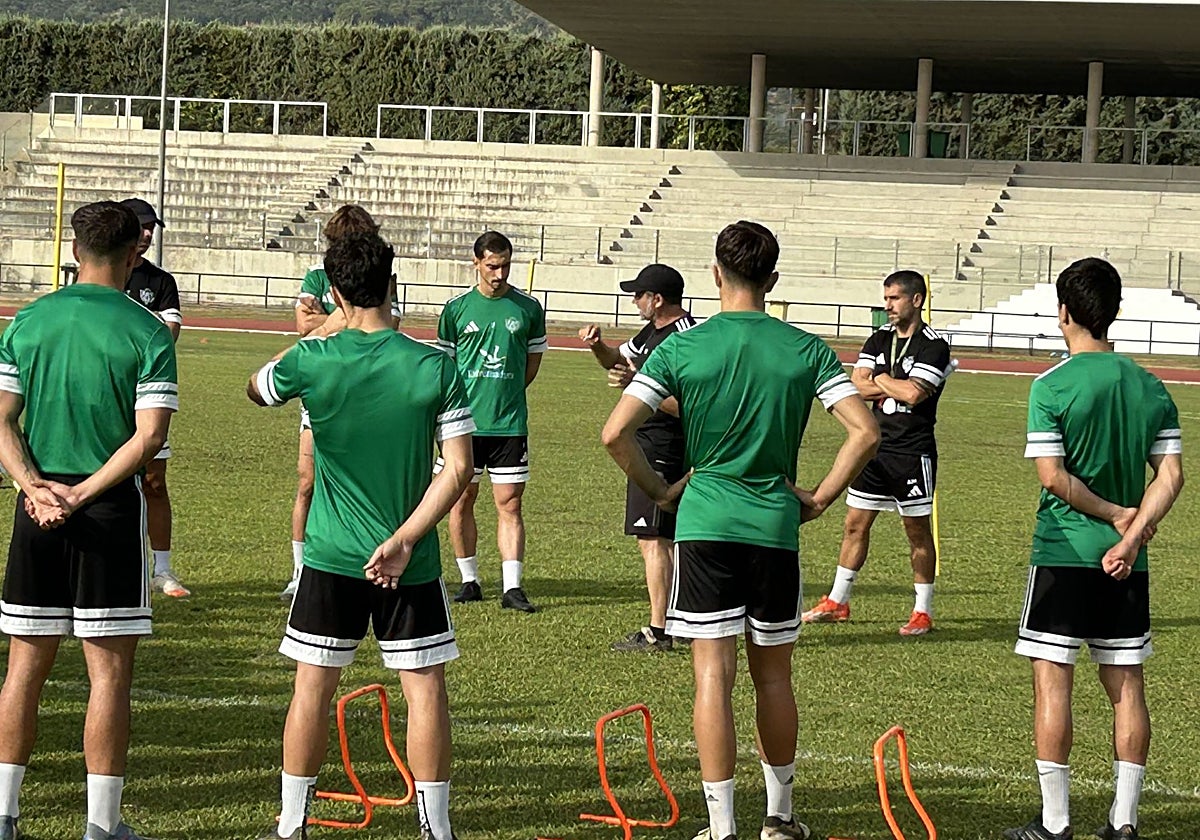 Sesión de entrenamiento del Cacereño de este martes.