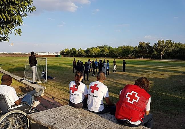 Migrantes en el centro de acogida de Mérida.