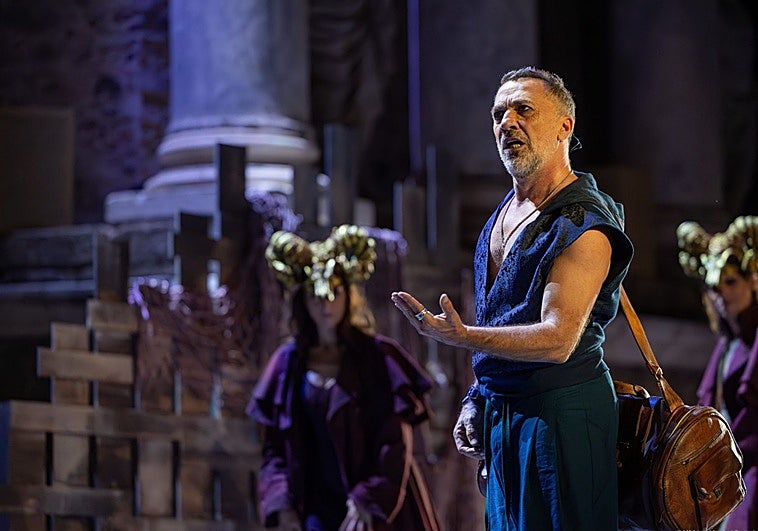 José Vicente Moirón, la noche pasada, durante la representación de 'Jasón y las furias' en el Teatro Romano de Mérida.