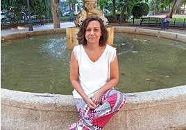 Pilar López Ávila en el parque del Paseo de Cánovas, en Cáceres.