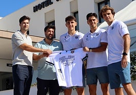Lenho, Javi Pérez, Corral, Capi y Artola antes de la presentación.