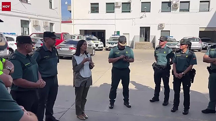 La directora general de la Guardia Civil visita la Comandancia de Plasencia para mostrar su agradecimiento a los agentes de servicio durante los fuegos