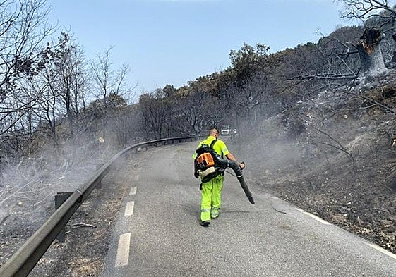 Fotos | Así se han llevando a cabo los trabajos en el Puerto de Honduras para reabrir la carretera tras el incendio
