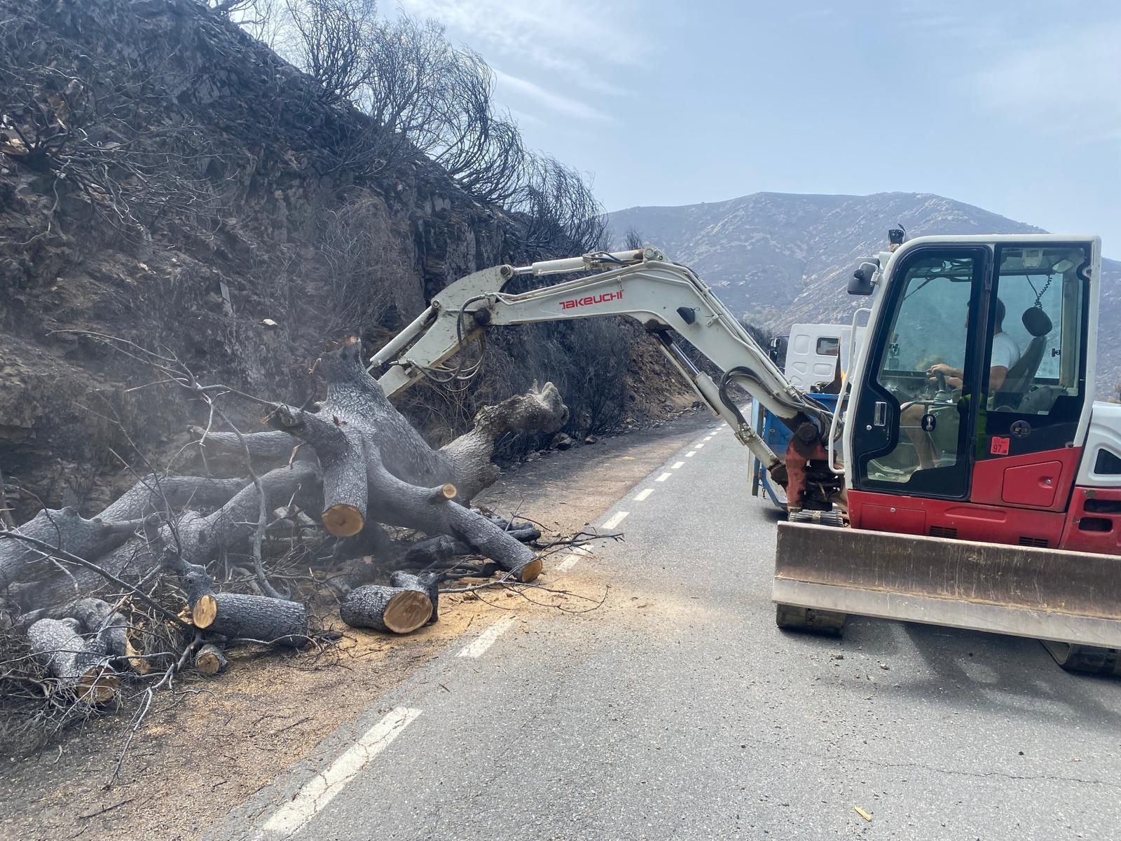 Fotos | Así se han llevando a cabo los trabajos en el Puerto de Honduras para reabrir la carretera tras el incendio