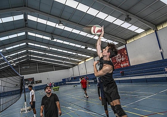 El deporte más popular entre los jóvenes ha sido el voleibol.