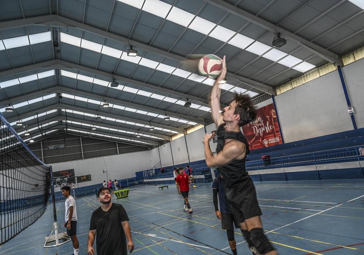 El deporte más popular entre los jóvenes ha sido el voleibol.