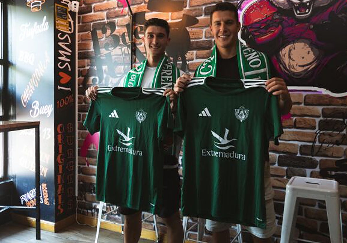 Antonio Marchena (a la izquierda), junto a Iván Martínez en su presentación.