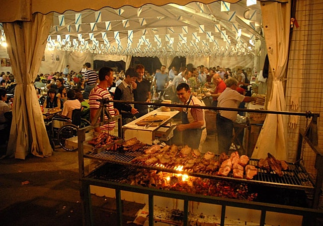 Caseta llena de gente el Ferial.