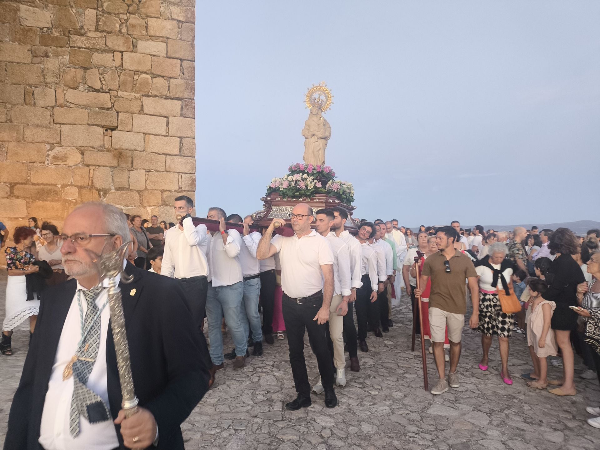 La bajada de la Patrona a la iglesia de San Martín en imágenes
