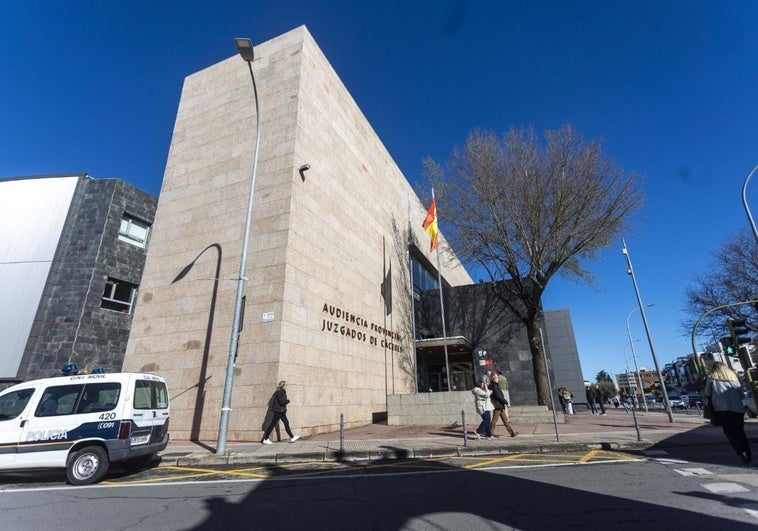 Piden cárcel para un conductor al que hallaron droga tras huir de la policía