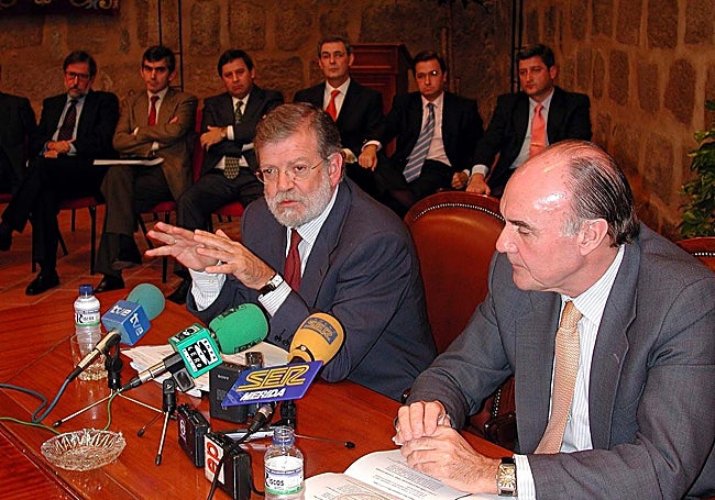 Con Juan Carlos Rodríguez Ibarra en 2002 hablando del AVE a Extremadura.