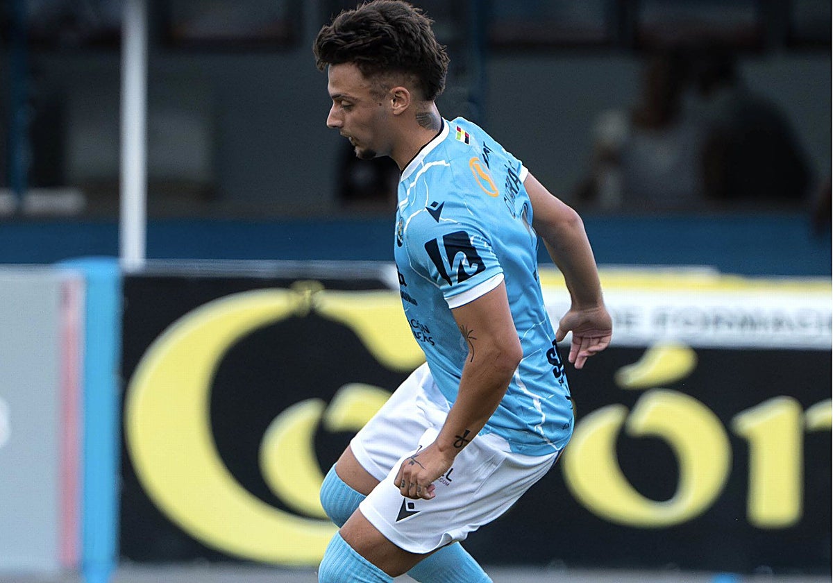 José Currás durante el partido ante el Real Ávila.