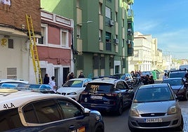 La Policía Nacional en la calle Vistahermosa de San Roque.